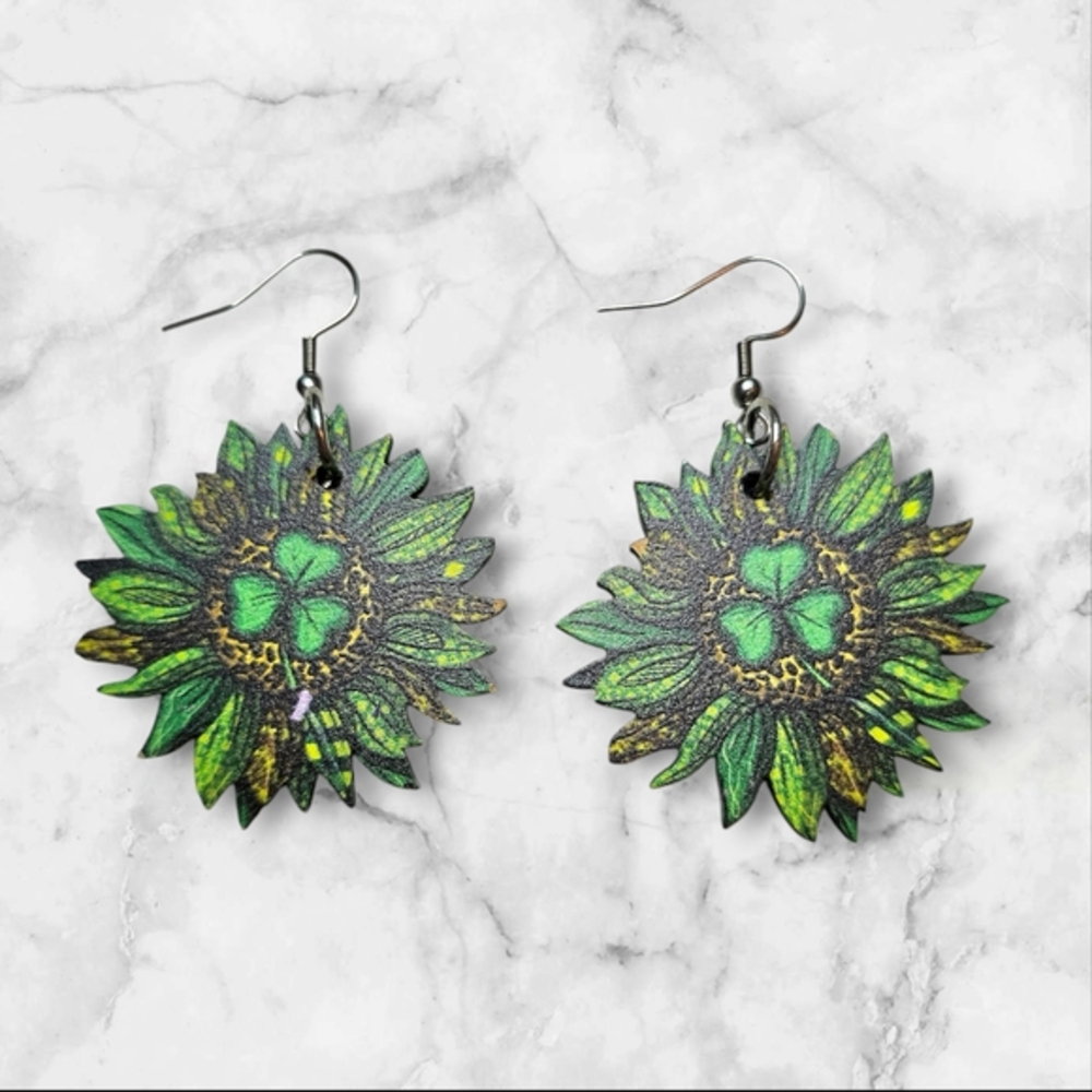 ✨️2 for‎ $15✨️ NEW St Patrick's Day Green Sunflower Wooden Fashion Earrings